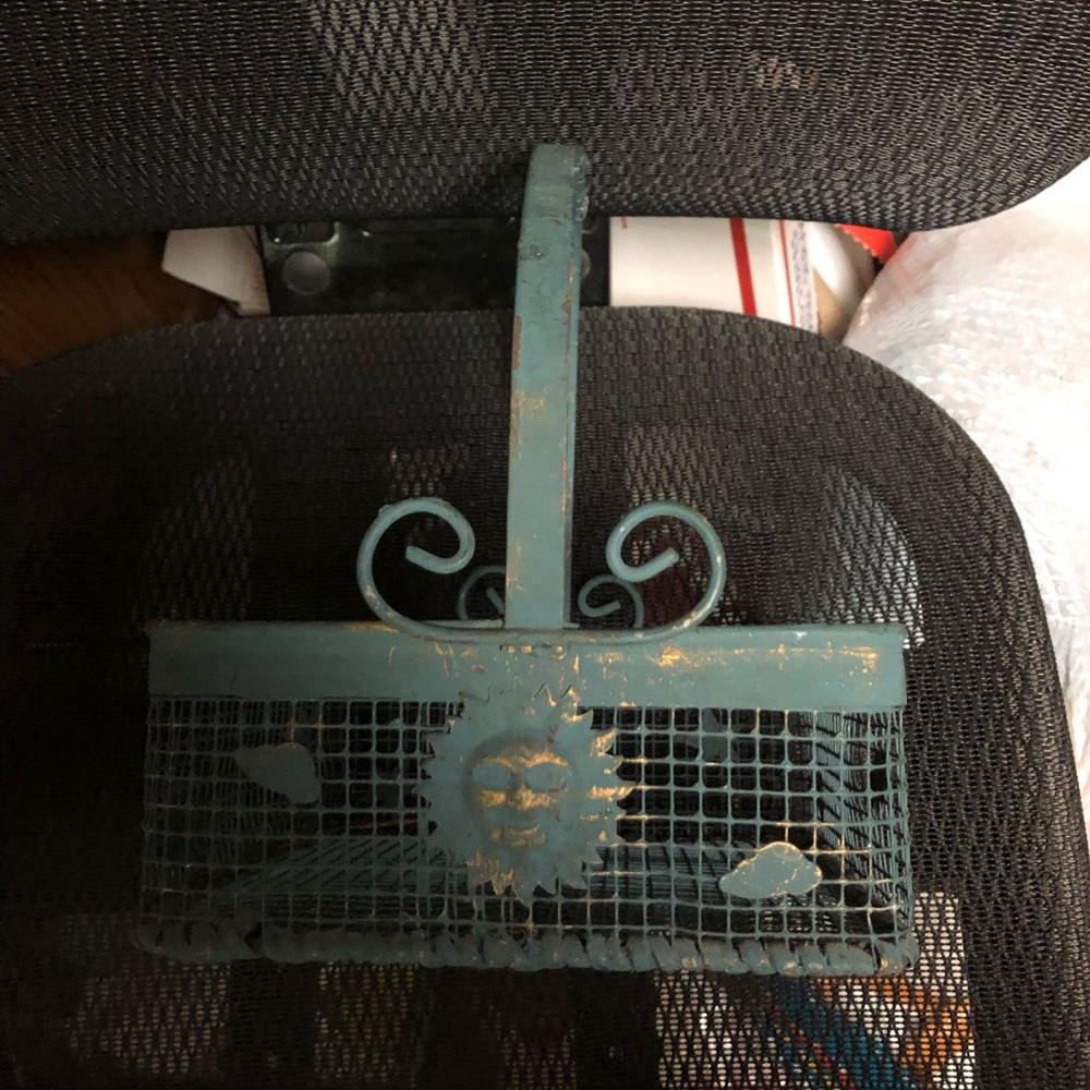 💫🎃FOUND- Vintage Celestial Theme Metal Basket- 520 $30 or $25 w/offer-but bent